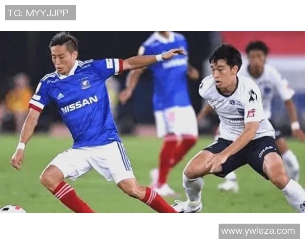 韩国足球明星与日本球员的激烈对抗引发热议与关注